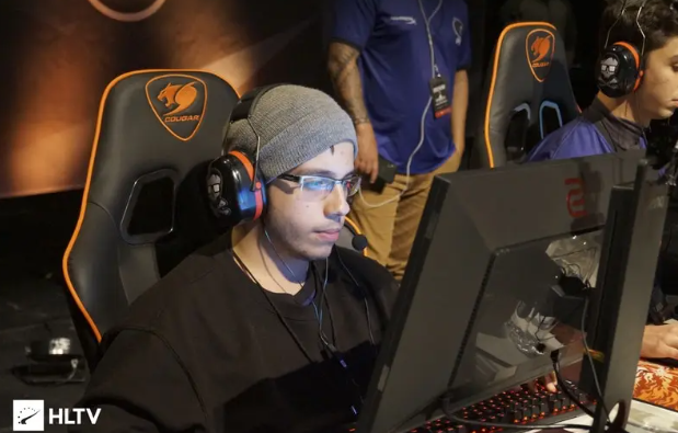 团战中由强 团战中由强